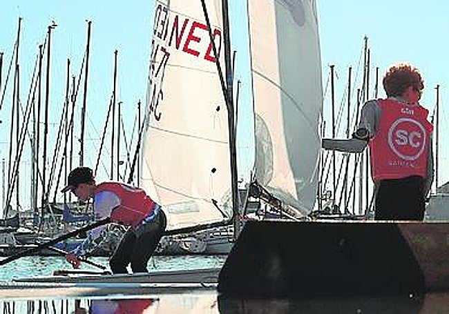 Regatistas de Optimist.