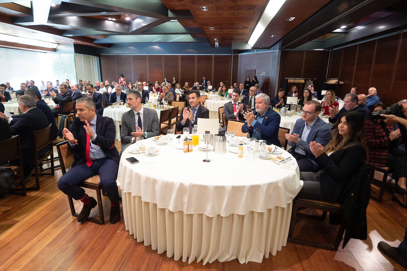 Las imágenes del Foro Agro organizado por Santander y LA VERDAD