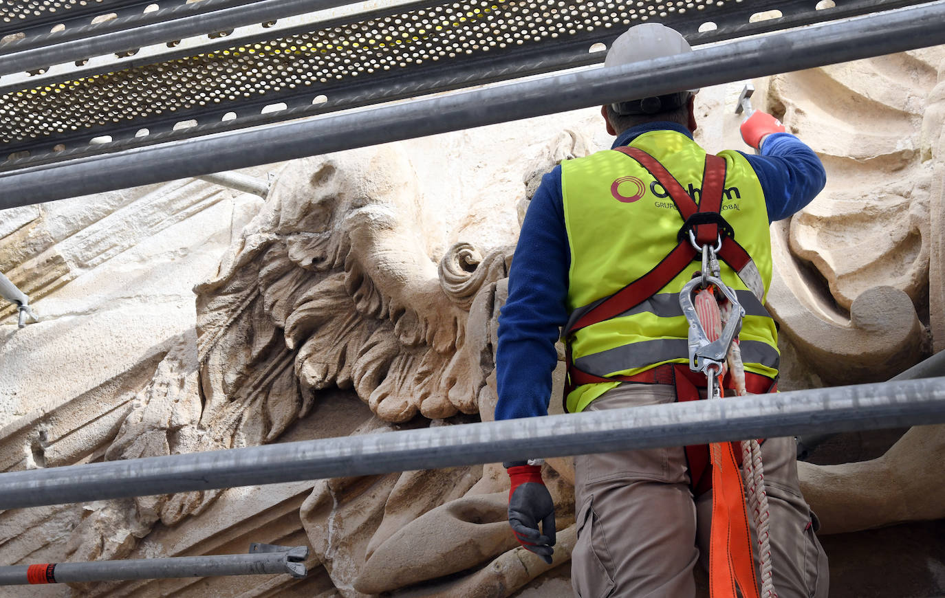 Trabajos en la fachada de la Catedral de Murcia