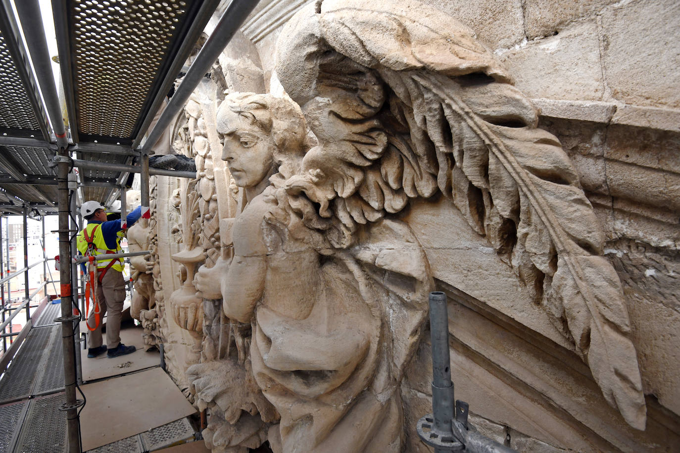 Trabajos en la fachada de la Catedral de Murcia