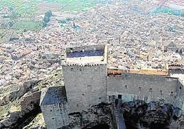 Vista de la fortaleza, con el casco urbano de Mula a sus pies.