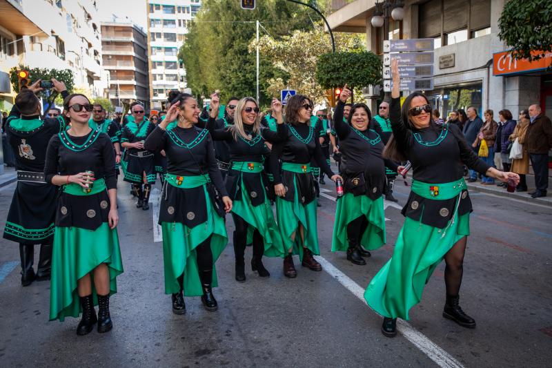 Las imágenes del desfile del Medio Año Festero en Orihuela