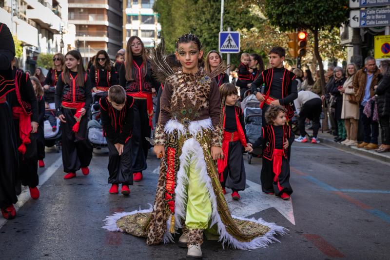 Las imágenes del desfile del Medio Año Festero en Orihuela