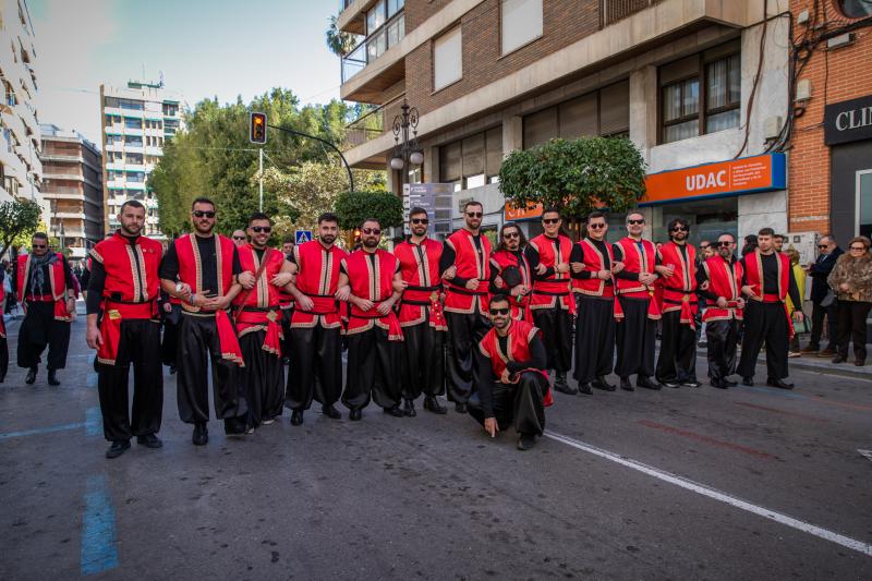 Las imágenes del desfile del Medio Año Festero en Orihuela