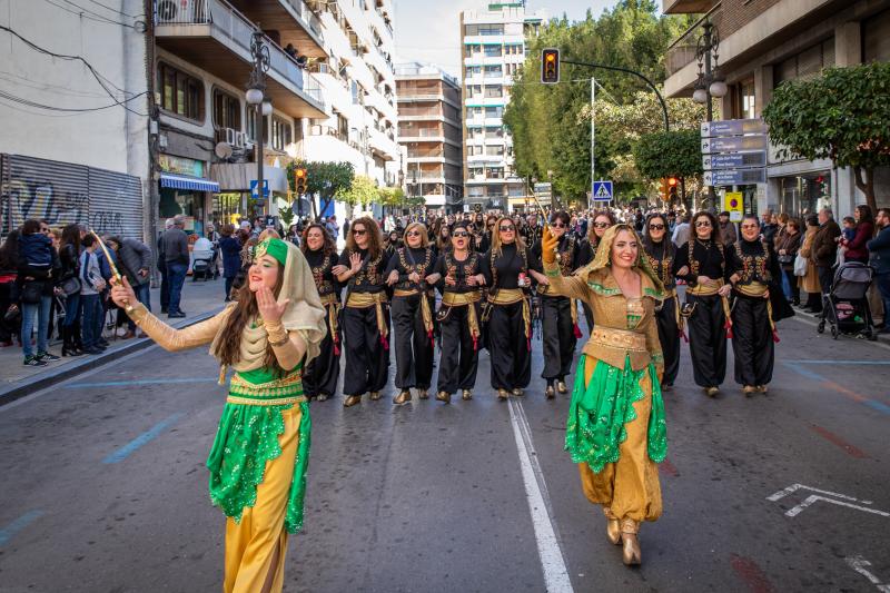Las imágenes del desfile del Medio Año Festero en Orihuela