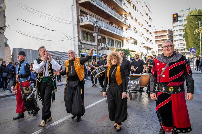 Las imágenes del desfile del Medio Año Festero en Orihuela