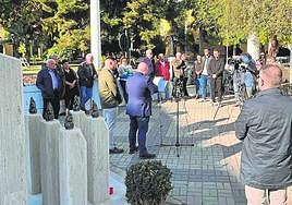 Homenaje, ayer, a las víctimas del Holocausto en el jardín de Los Mártires.