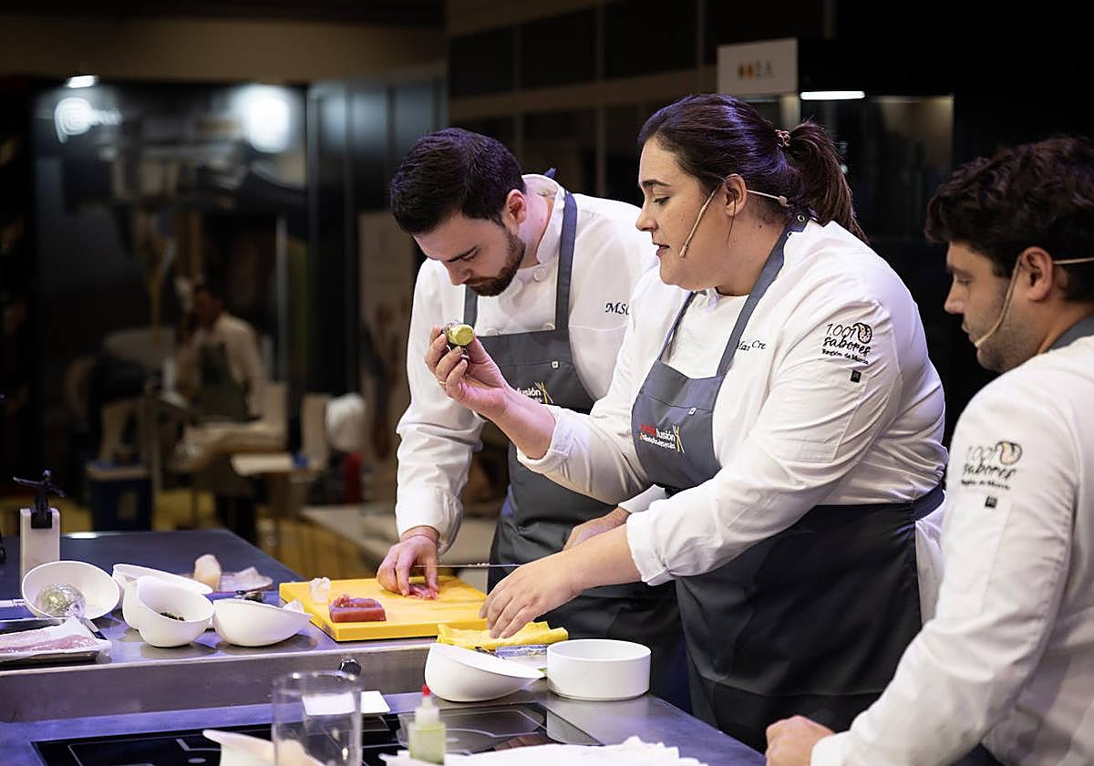María Crespo y Miguel Albaladejo, de Perro Limón y Lariz, durante su exposición en Madrid Fusión este lunes.