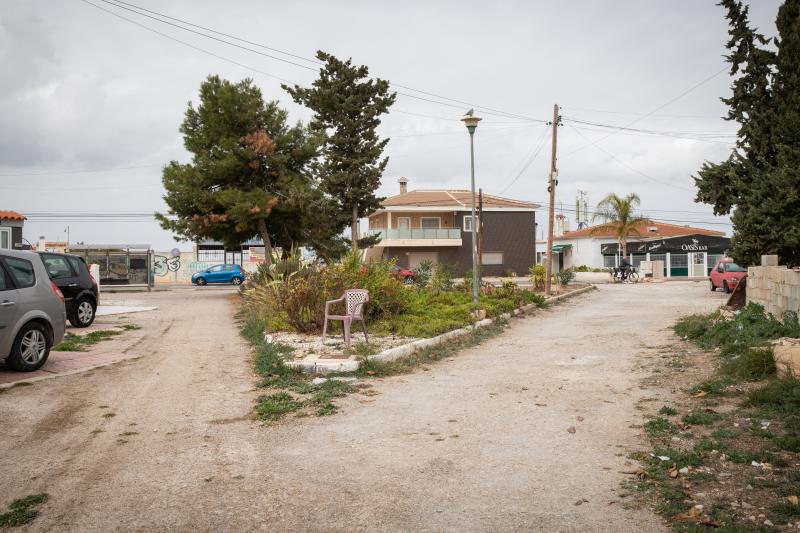 El abandono en las calles de La Torreta, en imágenes