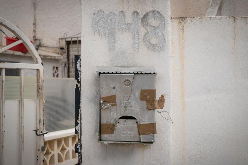 El abandono en las calles de La Torreta, en imágenes