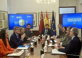 Fernando López Miras preside una reunión del Consejo de Gobierno.