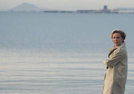 Adela Martínez-Cachá, junto al Mar Menor, en una imagen de octubre de 2016.