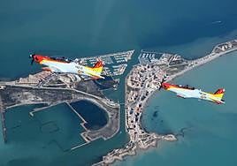 Imagen aérea de dos de las nuevas aeronaves durante una práctica este jueves.