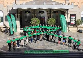 Acto en la plaza del Romea por el Día Mundial contra el Cáncer.