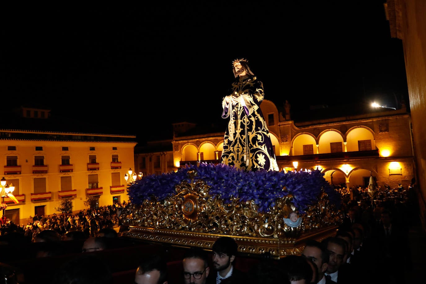 El solemne traslado del Cristo del Rescate en Lorca, en imágenes