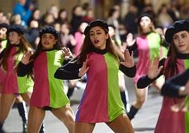 Primer desfile de comparsas en Beniaján