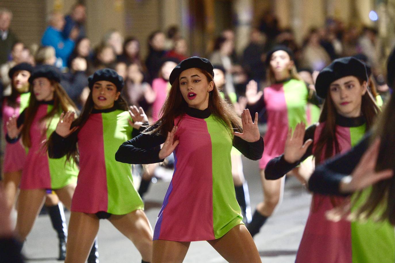 Primer desfile de comparsas en Beniaján