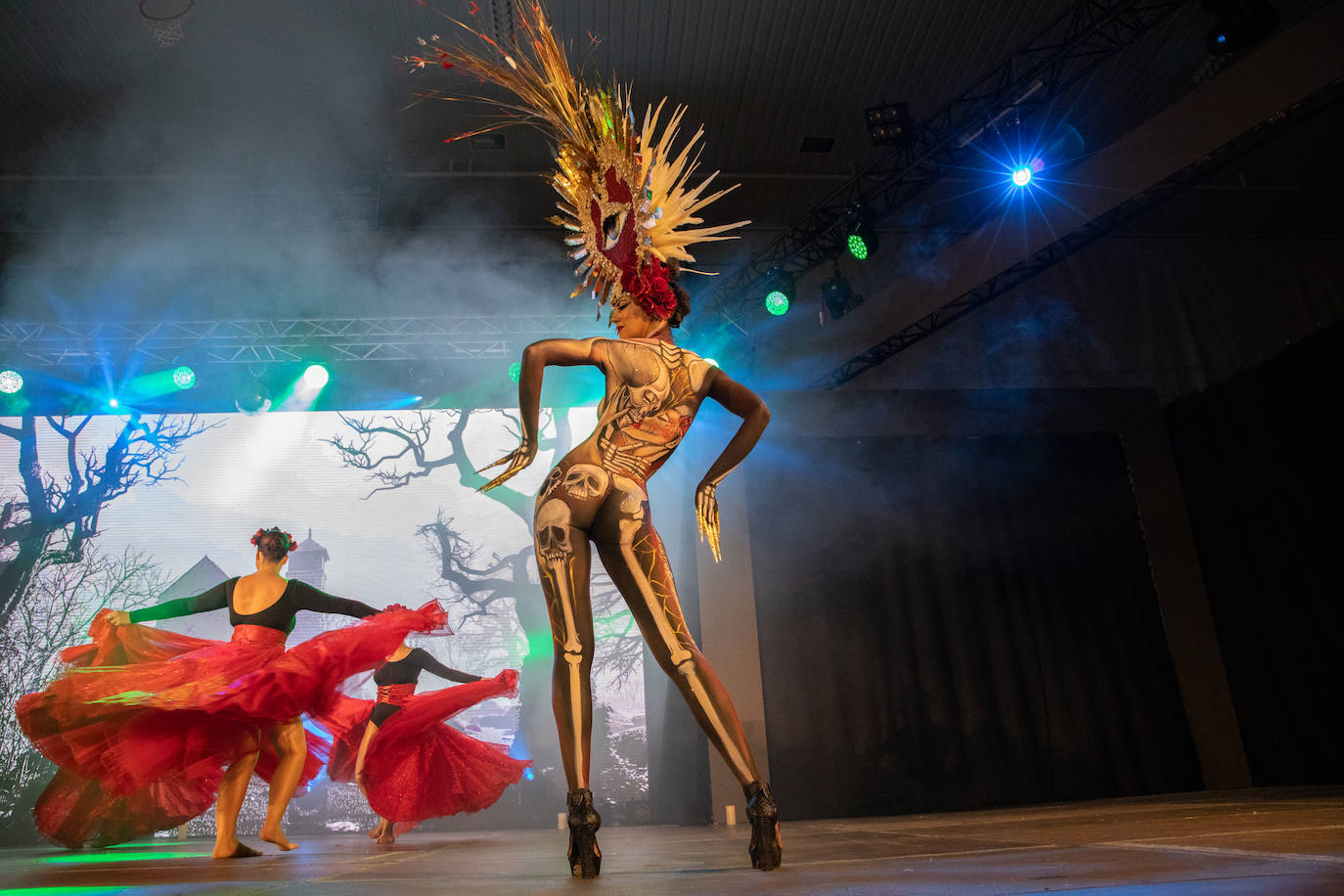 Las imágenes del Concurso de Trajes de Papel en Águilas