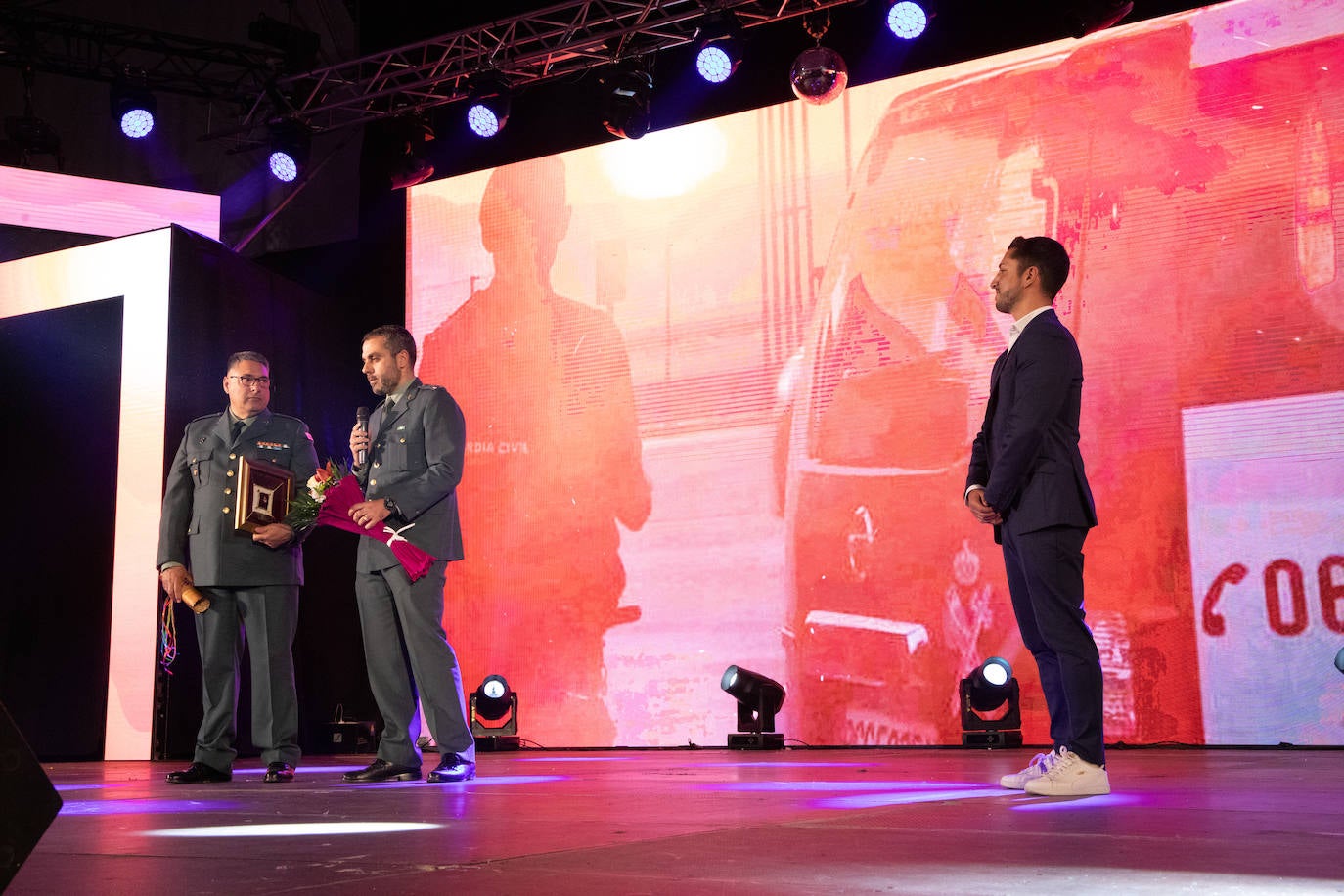 Las imágenes del Concurso de Trajes de Papel en Águilas