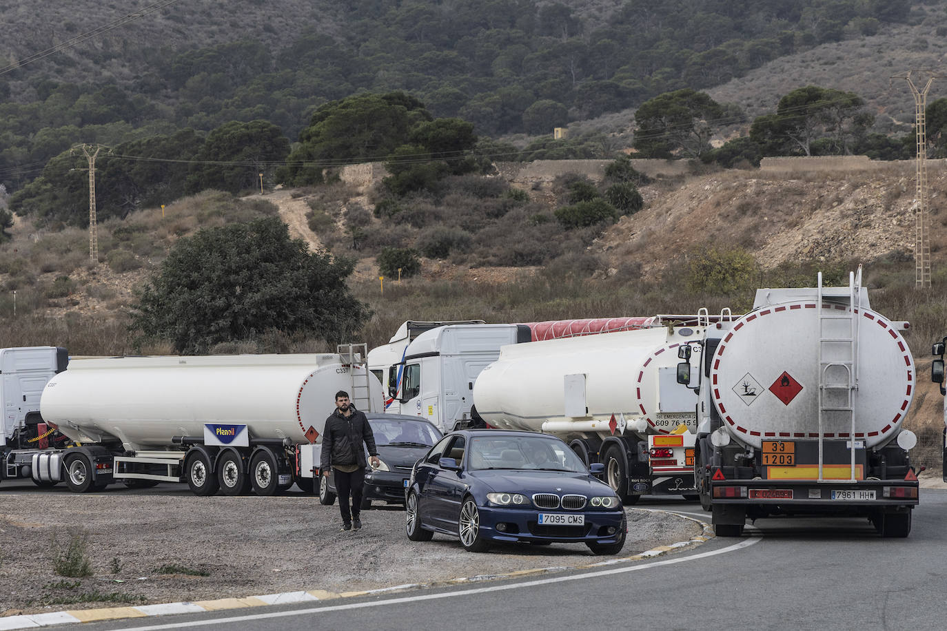 El corte del tráfico en el acceso al Valle de Escombreras, en imágenes