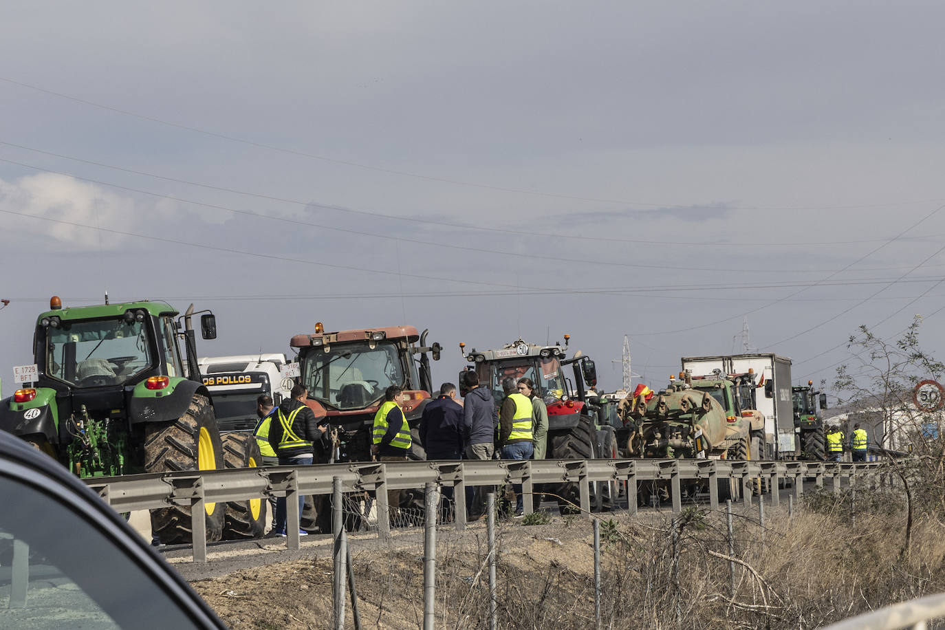 El corte del tráfico en el acceso al Valle de Escombreras, en imágenes