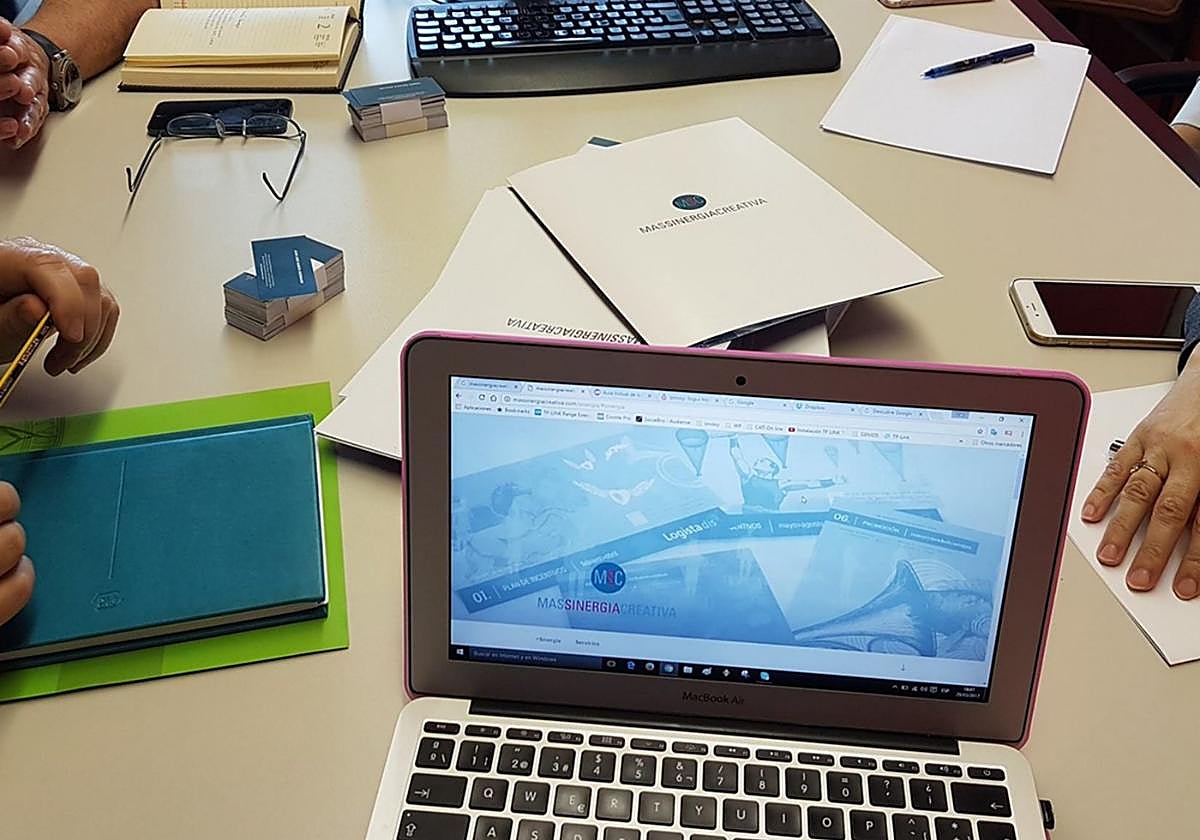 Reunión del personal docente y directivo de Más Sinergia Creativa.