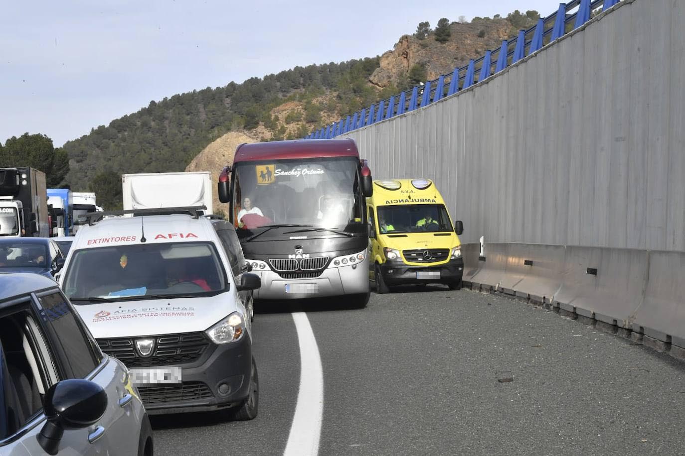 La protesta de agricultores colapsa el Puerto de la Cadena