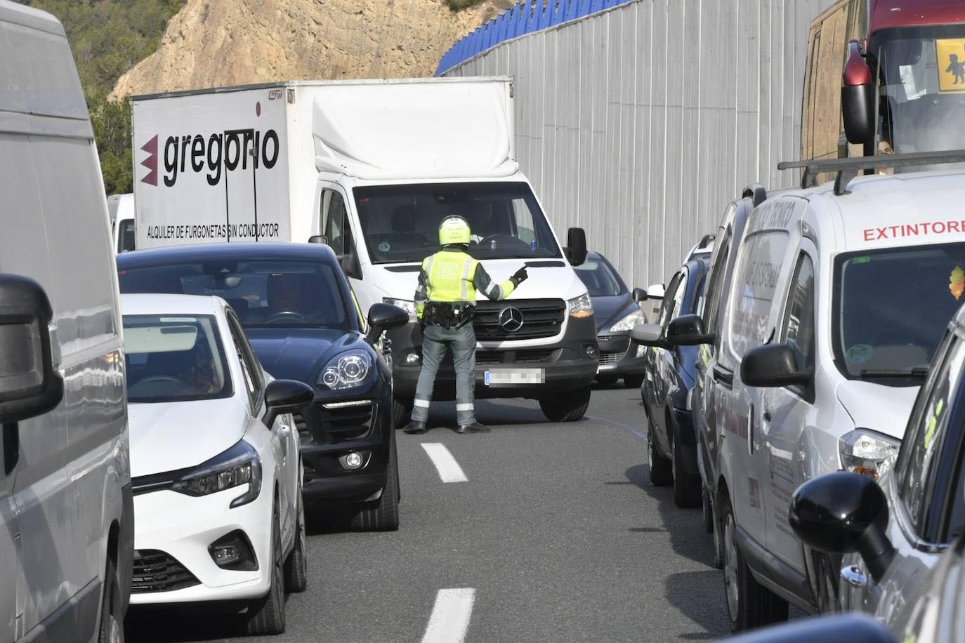 La protesta de agricultores colapsa el Puerto de la Cadena