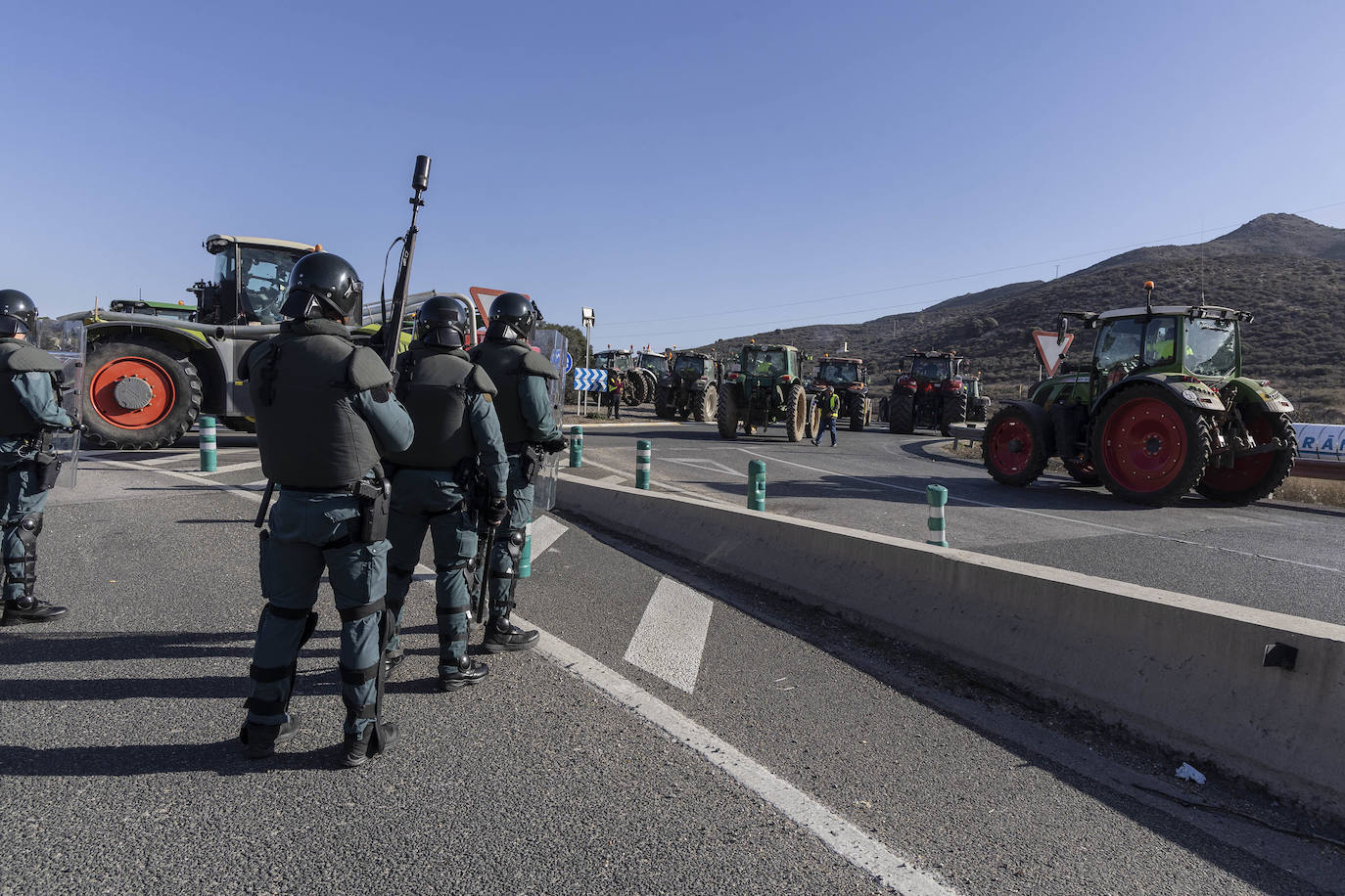 La protesta de agricultores en Cartagena, en imágenes