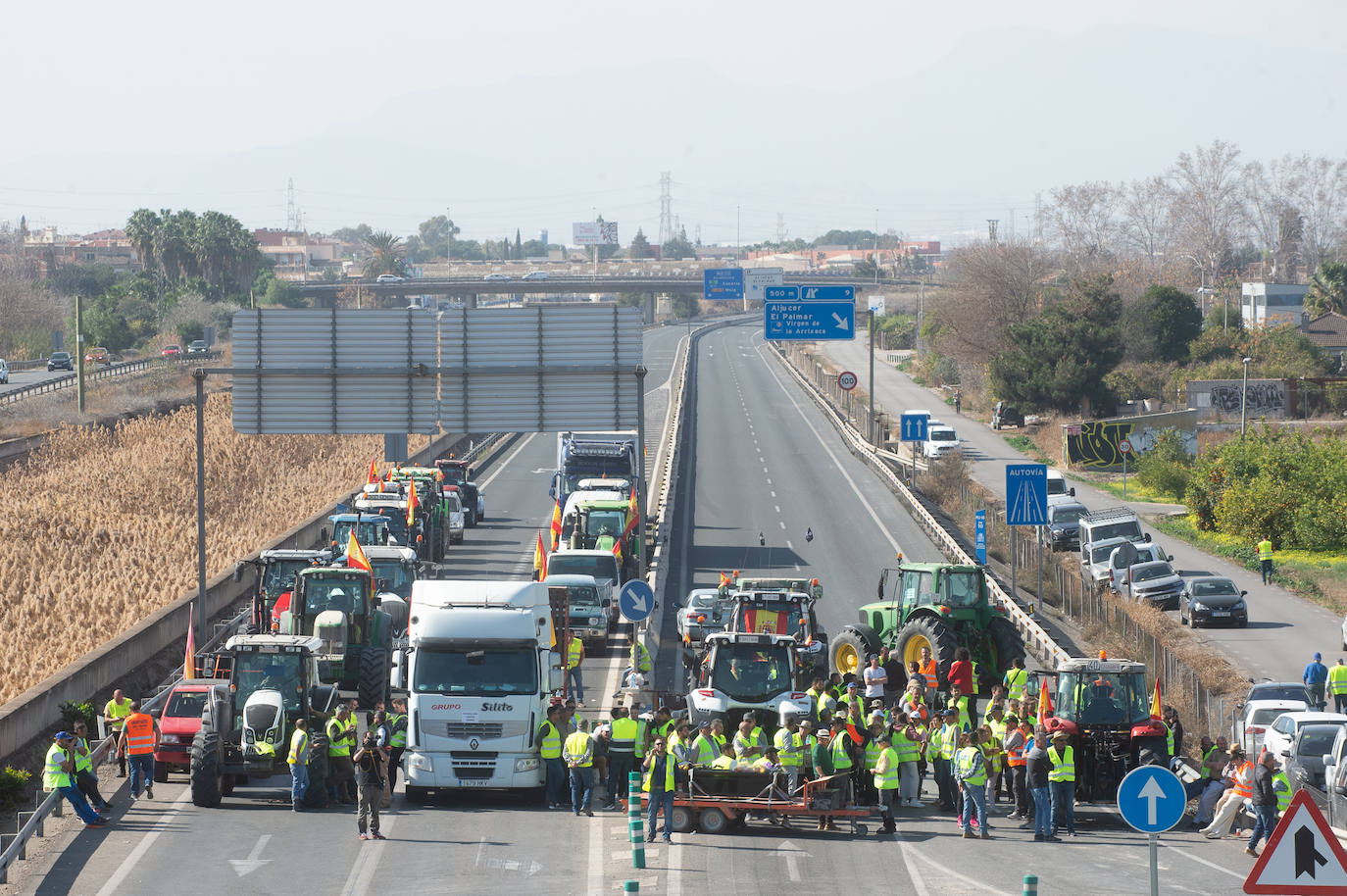 Segunda jornada de protesta de tractores en Murcia, en imágenes