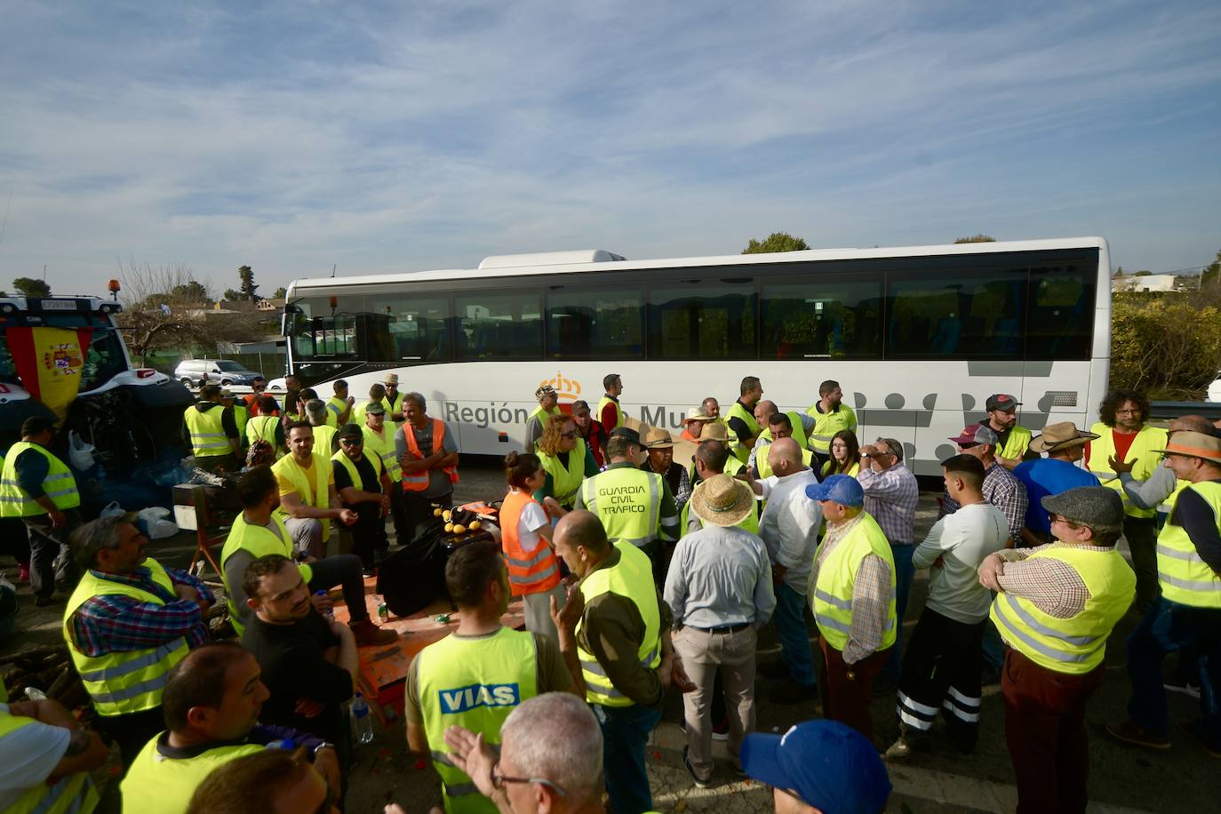 Segunda jornada de protesta de tractores en Murcia, en imágenes