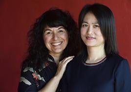 Pilar Morales y Zhi Juan posan juntas para LA VERDAD.