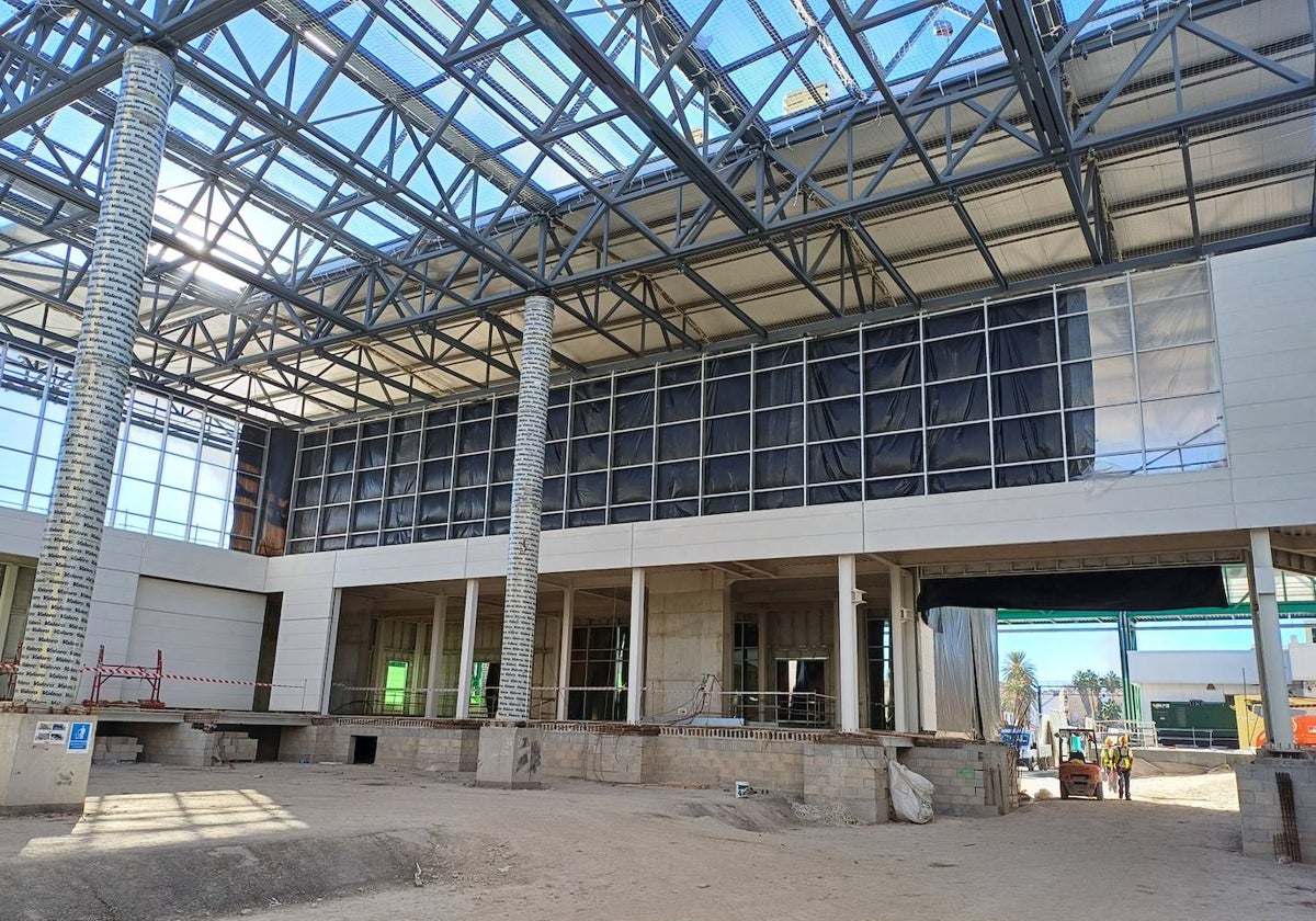 La estructura de la nueva estación del Carmen está avanzada, como muestra la foto, con la gran sala interior.