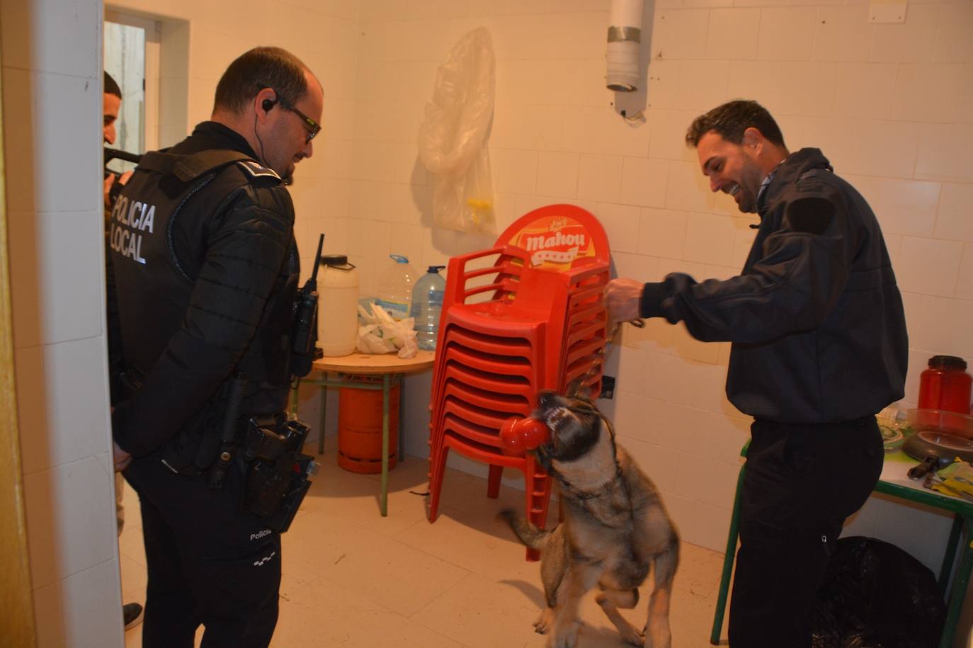 Entrenamiento de las unidades caninas de la Región en Cieza, en imágenes