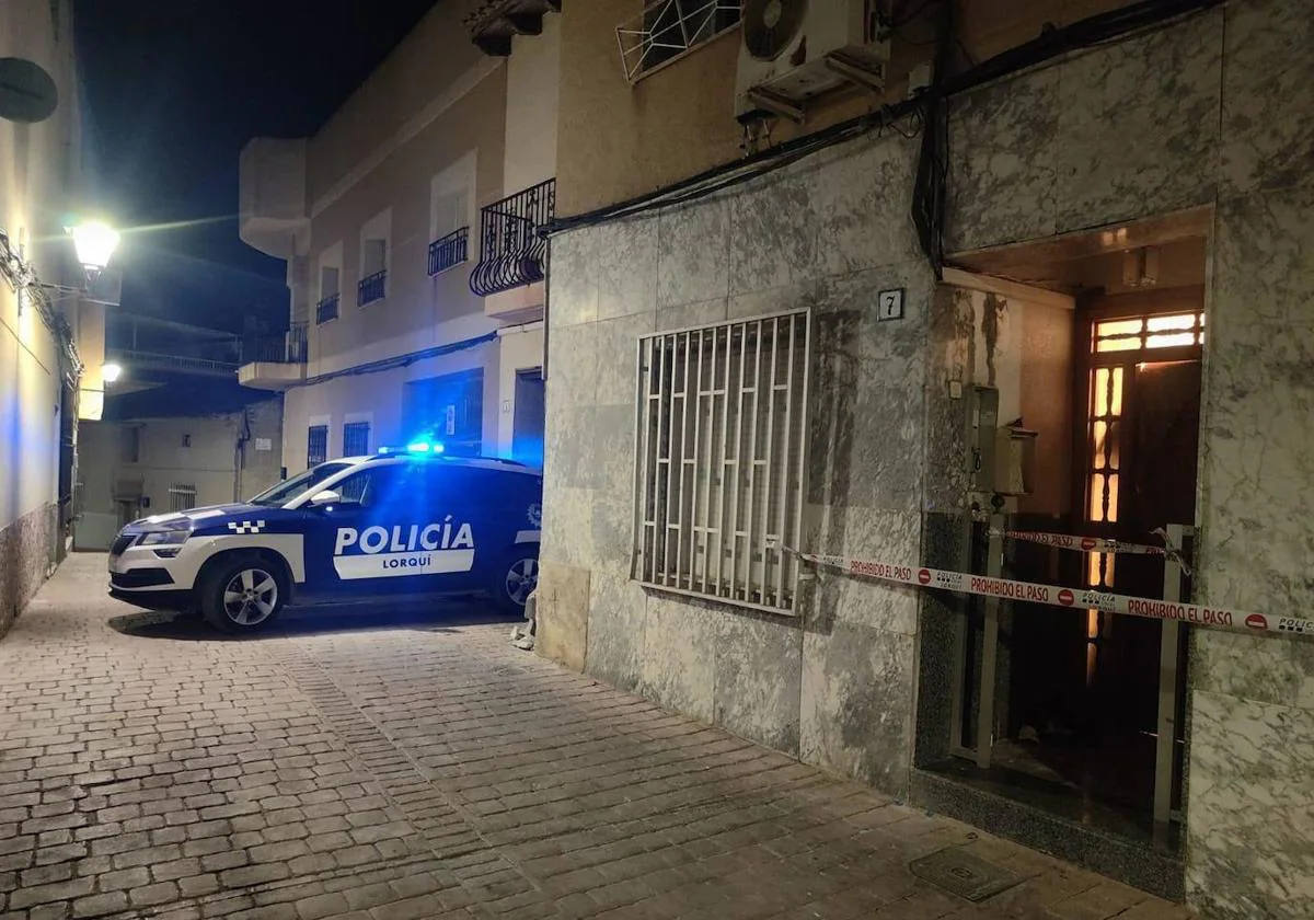 Vivienda en la que los agentes hallaron el cultivo interior.