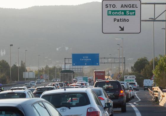 Coches y camiones atascados en la A-30, durante las protestas de esta semana.