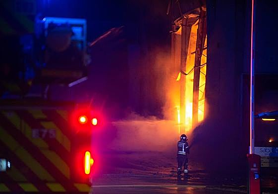 Imágenes del incendio de la empresa especias Sabater en Cabezo de Torres
