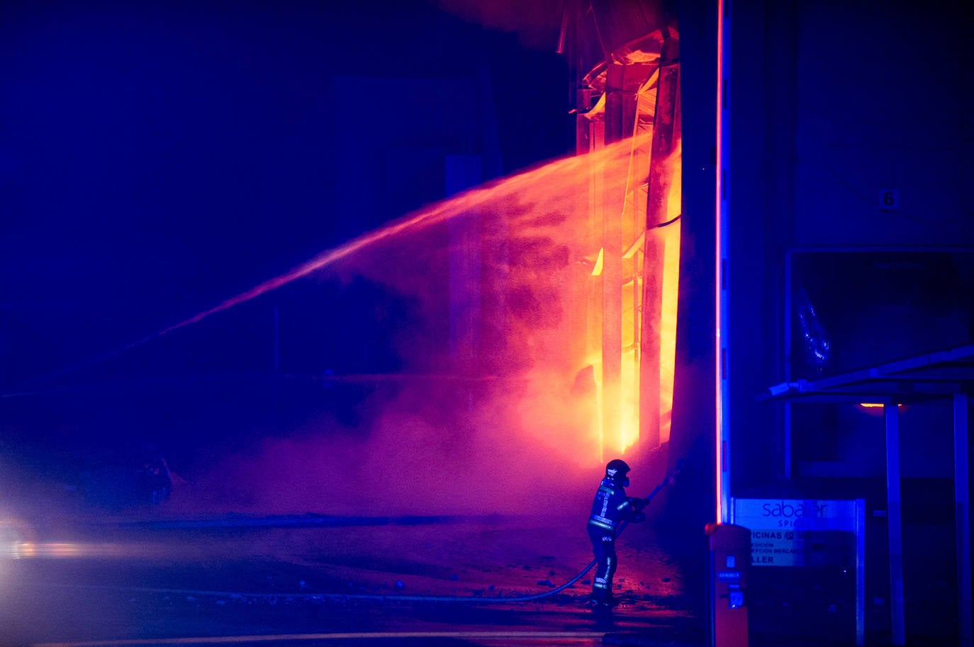 Imágenes del incendio de la empresa especias Sabater en Cabezo de Torres