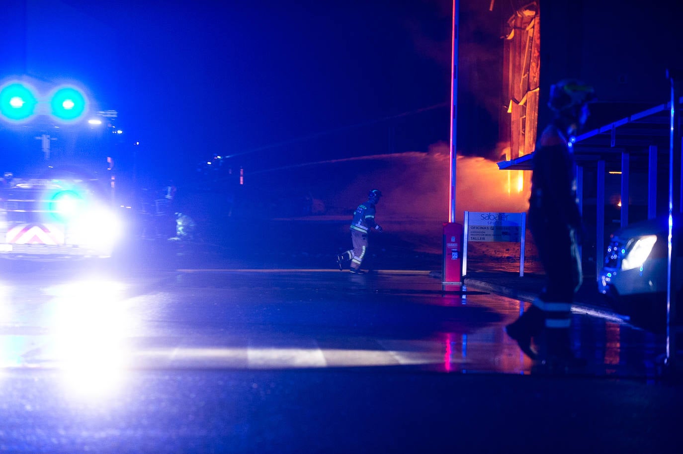 Imágenes del incendio de la empresa especias Sabater en Cabezo de Torres