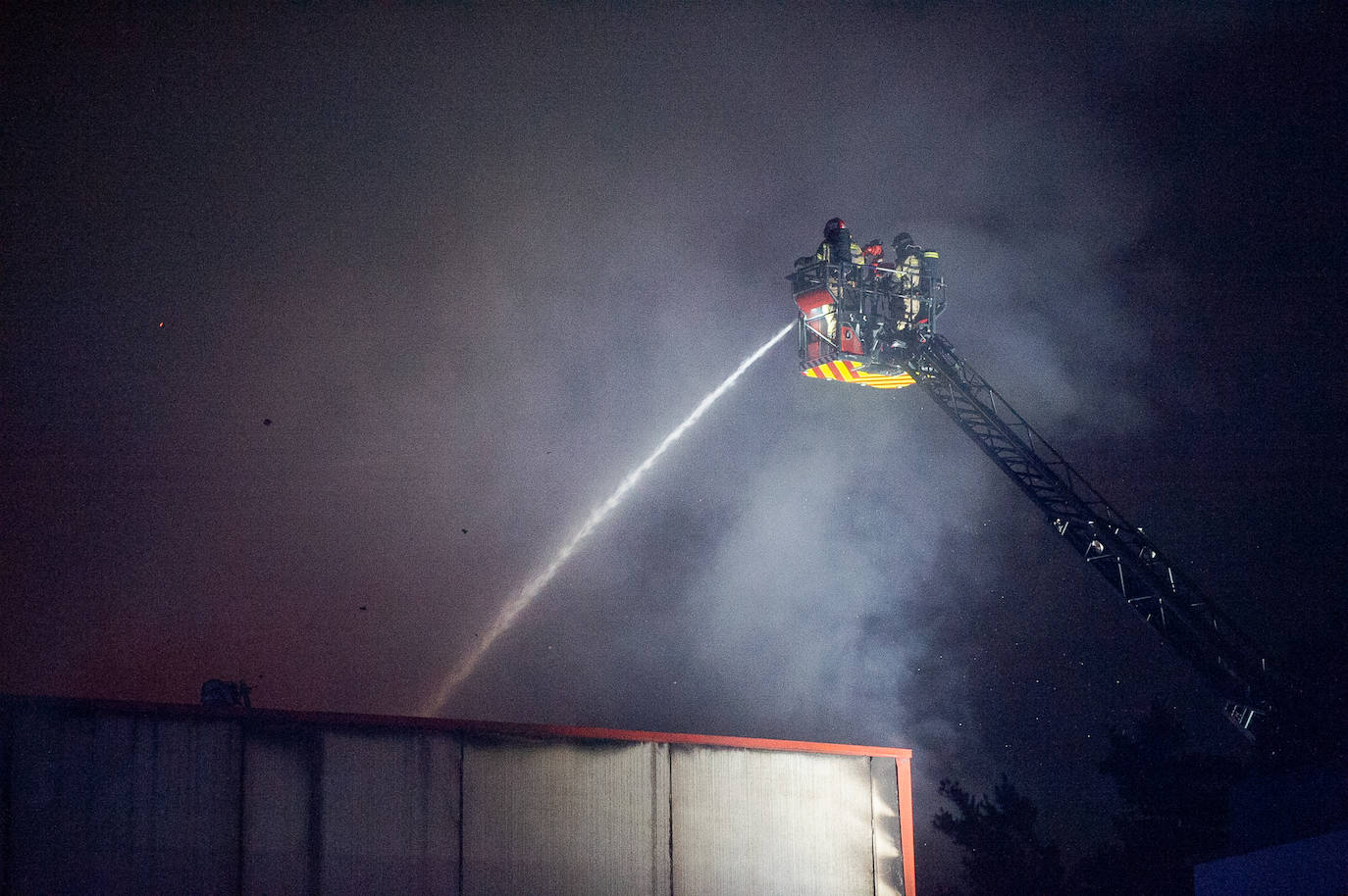 Imágenes del incendio de la empresa especias Sabater en Cabezo de Torres