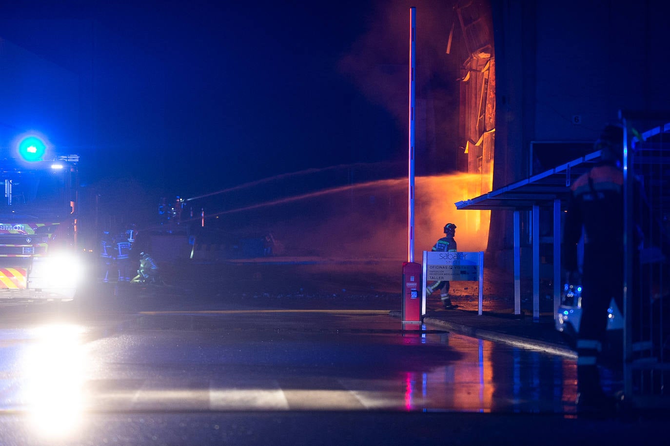 Imágenes del incendio de la empresa especias Sabater en Cabezo de Torres