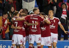 Los jugadores de Real Murcia celebran un gol del partido.