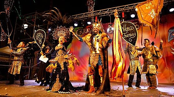 Corbacho en el Carnaval de Águilas: «¡Que no pare la fiesta!»