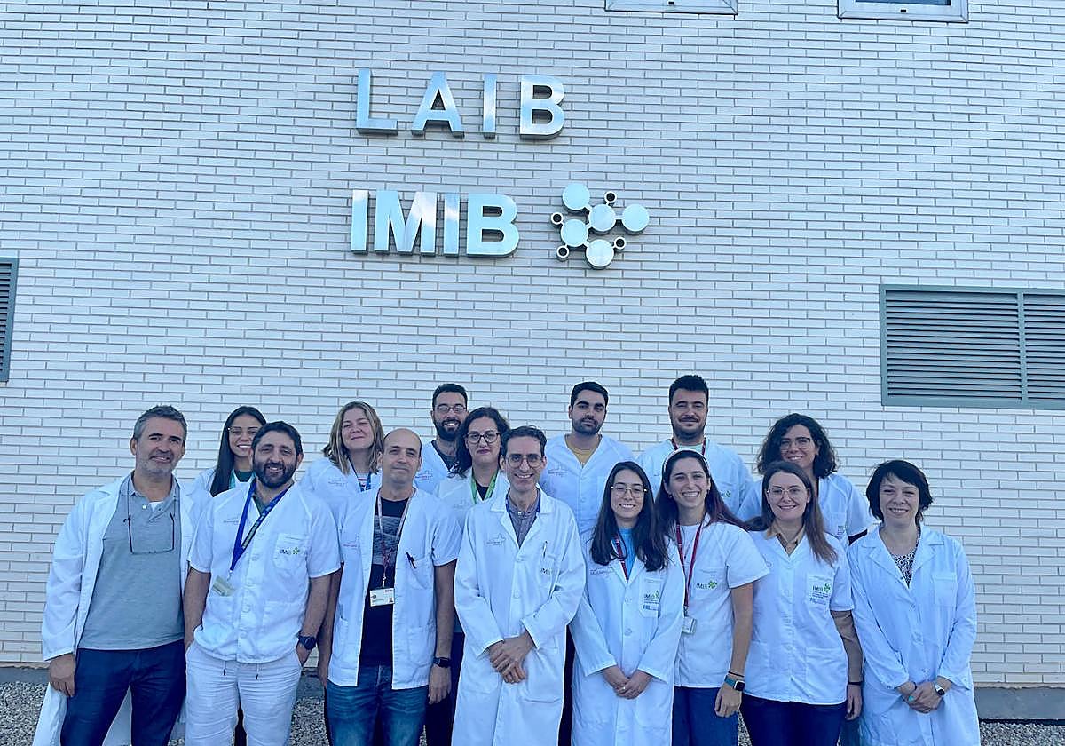 Imagen grupal de los investigadores del IMIB.