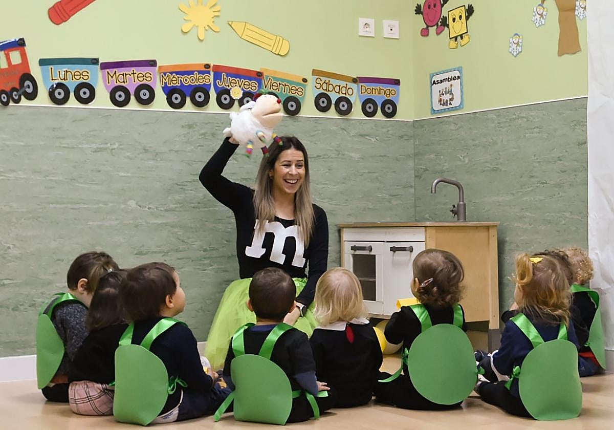 Niños de dos años en la escuela infantil Crecemos, en Murcia.