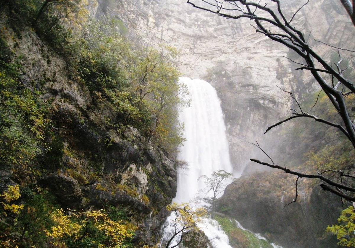 Reventón de los chorros del río Mundo.