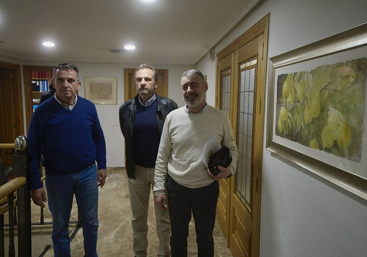 José Miguel Marín (COAG), Alfonso Gálvez (Asaja) y Marcos Alarcón (UPA), este martes.