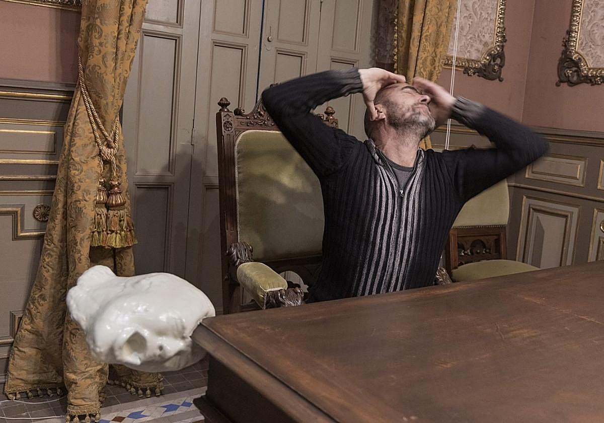 Lidó Rico, durante la sesión de fotos para LA VERDAD en el Casino y las Casas Consistoriales de Mazarrón.