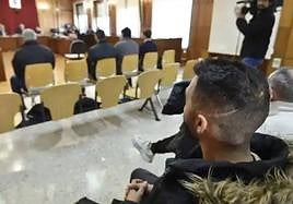 Andrés Martínez, el joven que sufrió la agresión, con una de las cicatrices que le dejó el golpe, este miércoles en el juicio.