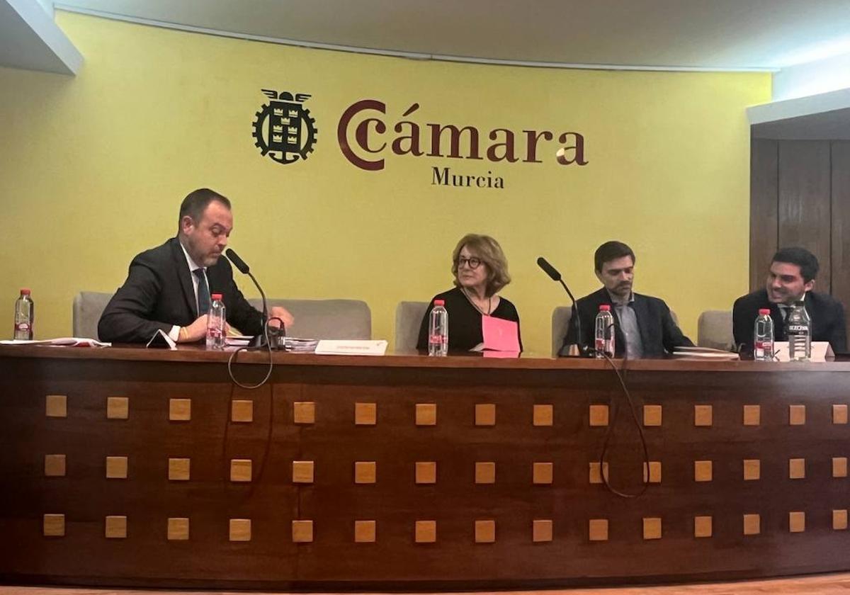 Una momento del foro celebrado en la Cámara de Comercio.